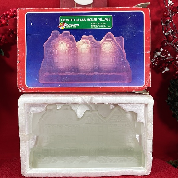 Vintage Foisted Glass House Candle Holder by “CHRISTMAS AROUND THE WORLD” 1989 - Picture 16 of 16